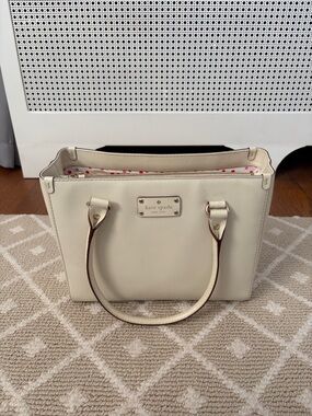 Wellesley Quinn Tote bag